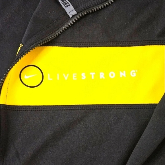 Nike Dri Fit Live Strong jacket - Picture 3 of 6